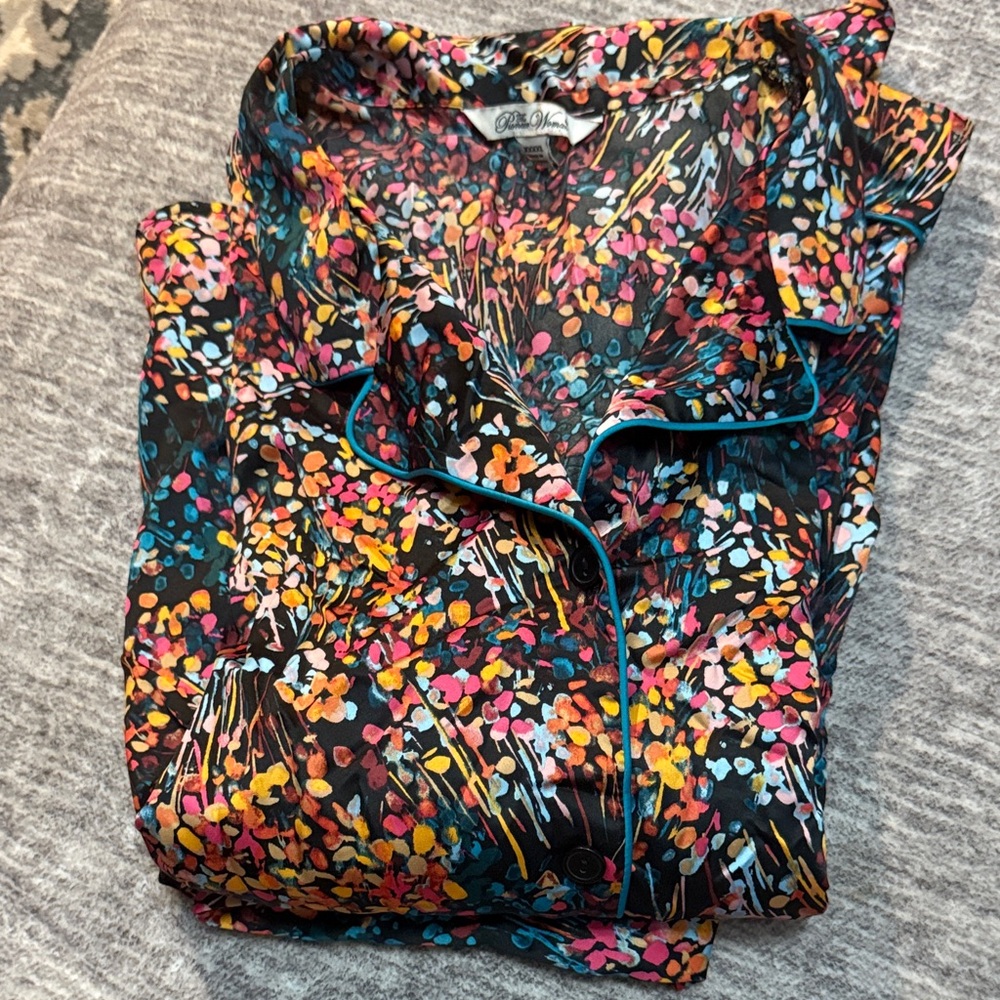 The Pioneer Woman Black Floral Dot Button-Up Blouse with Teal Piping pajamas